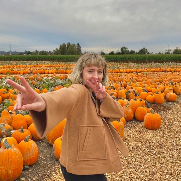 Meet your posher! - Picture 2 of 4